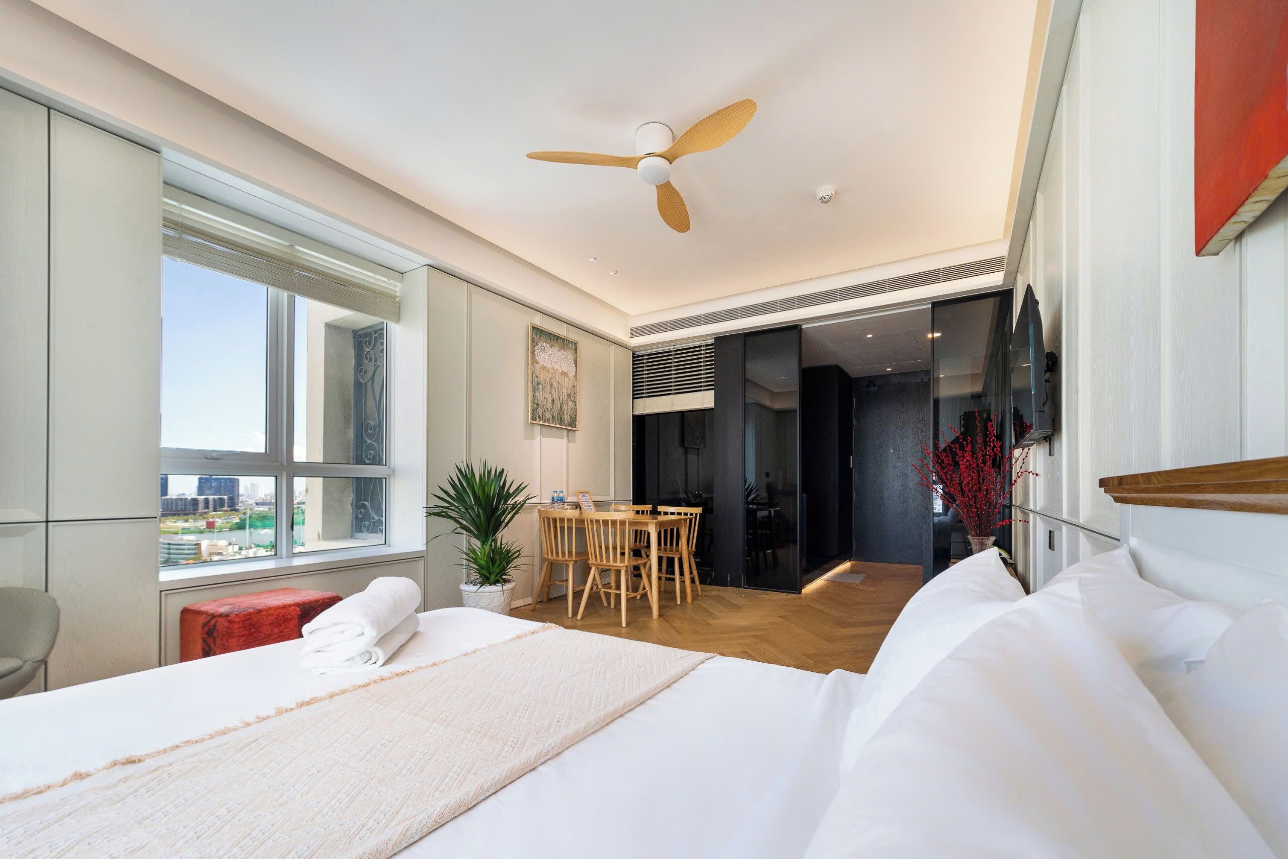 Caja de seguridad en la habitación y escritorio 