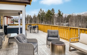 Outdoor dining - Gorgeous home in Bjorli with WiFi (Bjorli)