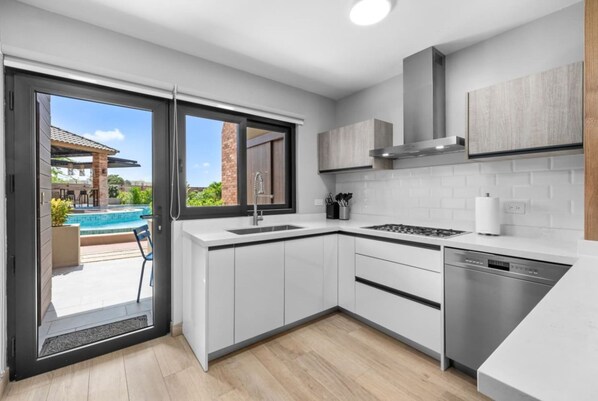 Coffee/tea maker, fridge, microwave, oven