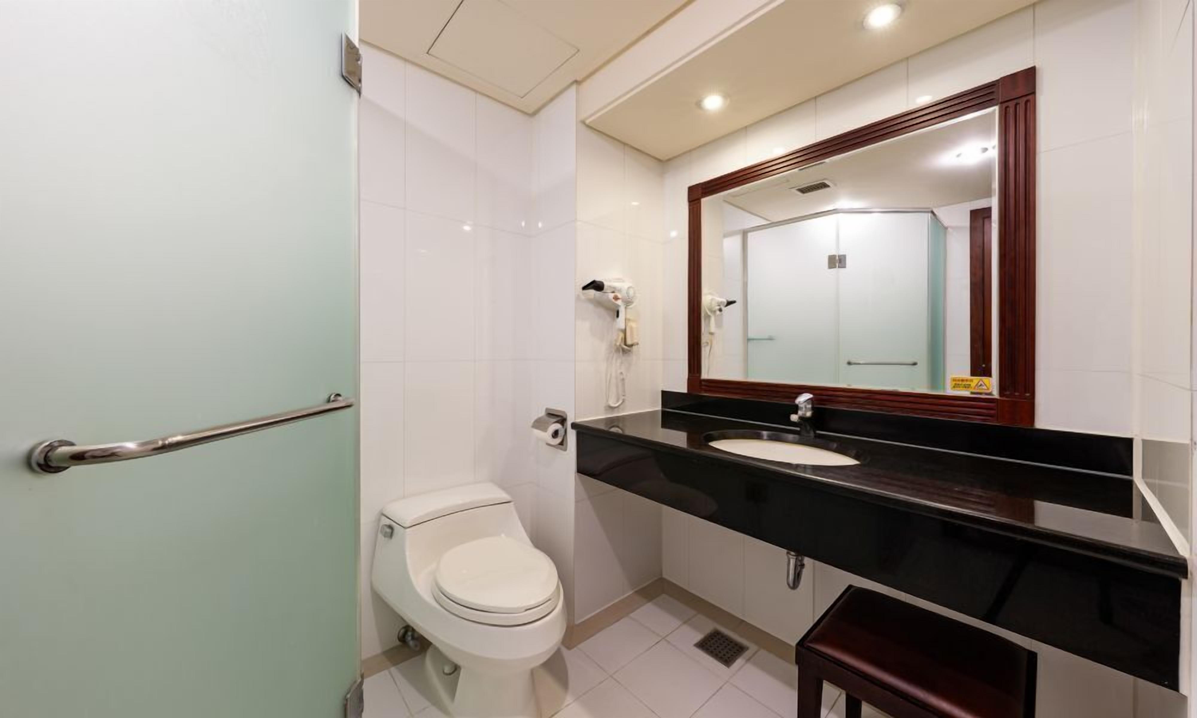 Dobbeltrom – deluxe | Bad | Dusj, hårføner, håndklær og såpe