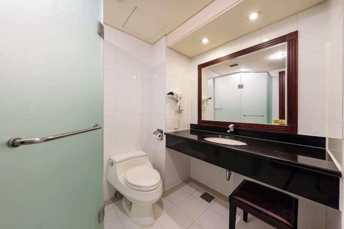 Baño | Ducha, secador de pelo, toallas y jabón