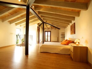 4 bedrooms, iron/ironing board, WiFi