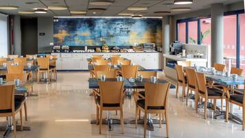 Dagelijks ontbijtbuffet (EUR 10 per persoon)