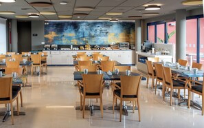 Daily buffet breakfast (EUR 10 per person) - Hotel Sercotel Plana Onda (Onda)