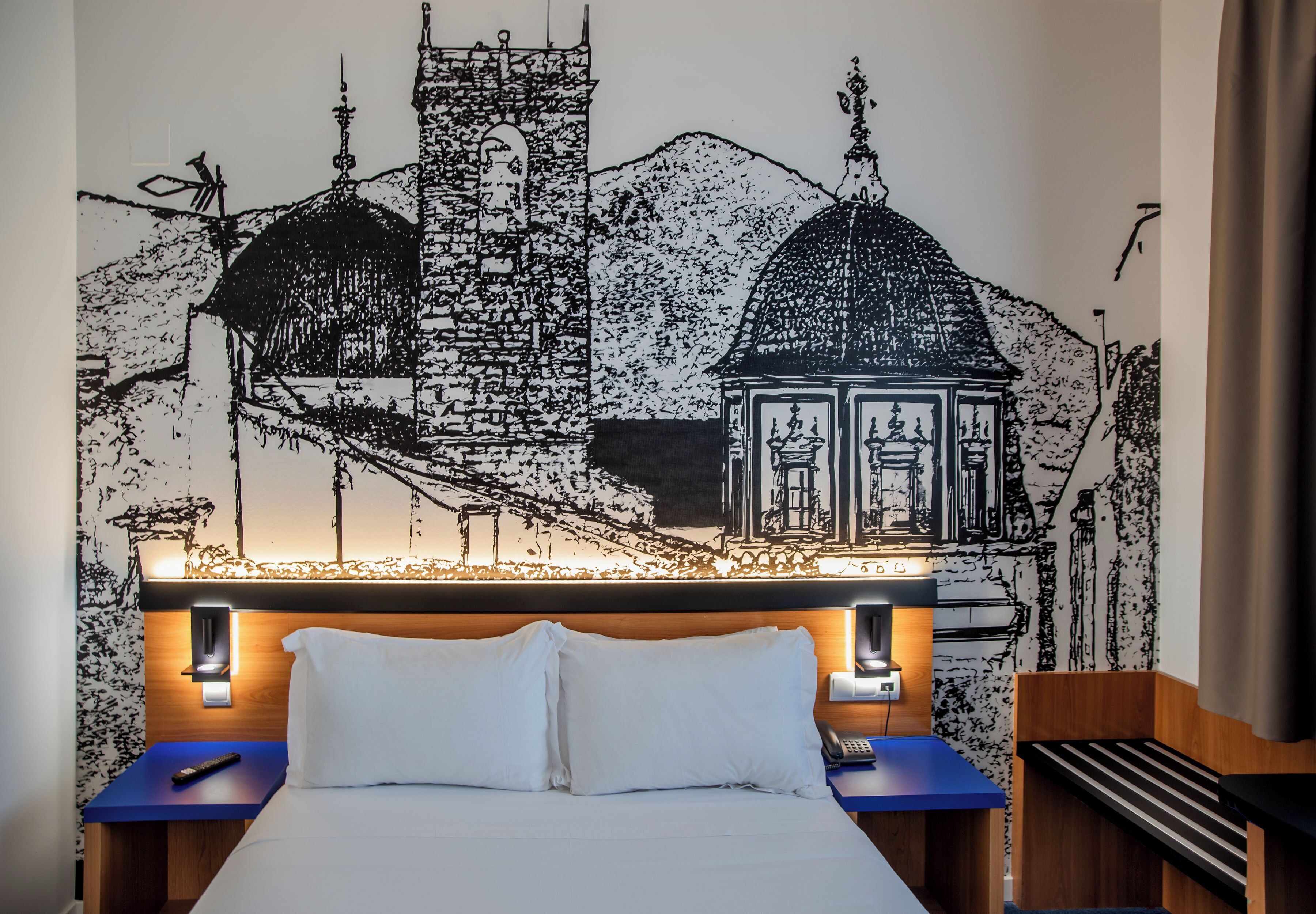 Classic Double Room | In-room safe, desk, blackout drapes, free WiFi