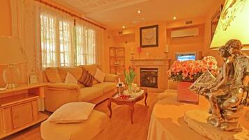 Tv, eldstad och dvd-spelare