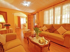 TV, fireplace, DVD player - Chalet in El Toro with Pool by the Ocean (El Toro)