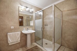 Shower, bidet - House in Majorca with Pool and Mountain Views (Selva)