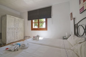 3 bedrooms, iron/ironing board, WiFi