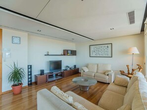TV, table tennis - Villa with Jacuzzi Stay (Alcudia)