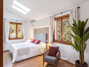 4 bedrooms, WiFi - Villa in Son Servera with Beach & Pool (Son Servera)