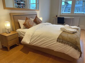 4 chambres, fer et planche à repasser, lit parapluie, Wi-Fi gratuit