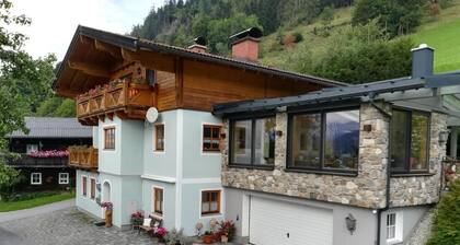 Charmantes Apartment in Goldegg, Österreich - Bergblick und privater Eingang