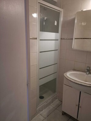 Dusj, hårføner og såpe