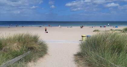 Stay in Caen - Spacious 4 Bedroom Apartment, Near the Beach