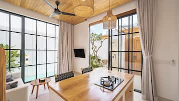 Villa Deluxe, patio, vistas a la piscina | Cocina privada