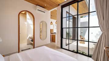 Villa Deluxe, patio, vistas a la piscina | 1 dormitorio, sábanas de algodón egipcio, ropa de cama de alta calidad