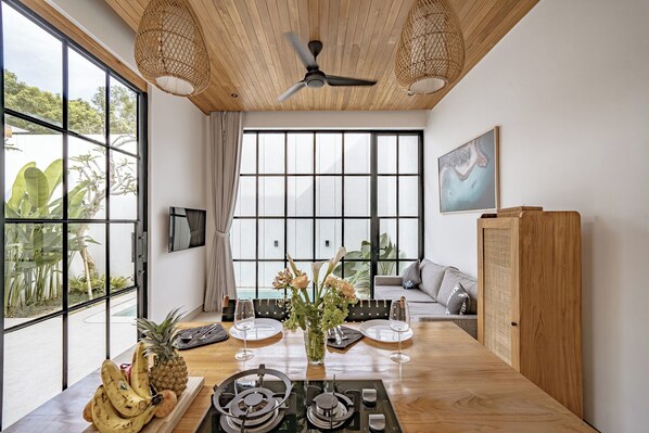 Villa Deluxe, patio, vistas a la piscina | Cocina privada