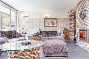 TV, fireplace, DVD player, stereo