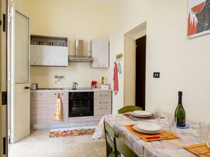 Frigorifero, forno, piano cottura
