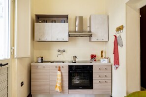 Kühlschrank, Ofen, Herdplatte, Toaster