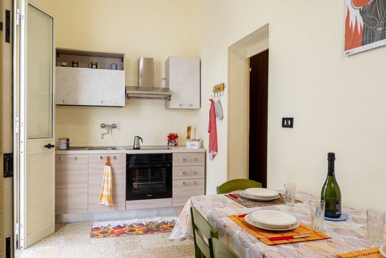 Frigorifero, forno, piano cottura, tostapane