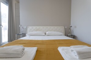 2 عدّة غرف نوم ومكواة/لوح كي وواي فاي وملاءات أسرّة