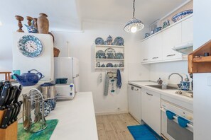 Køleskab, mikrobølgeovn, ovn, opvaskemaskine