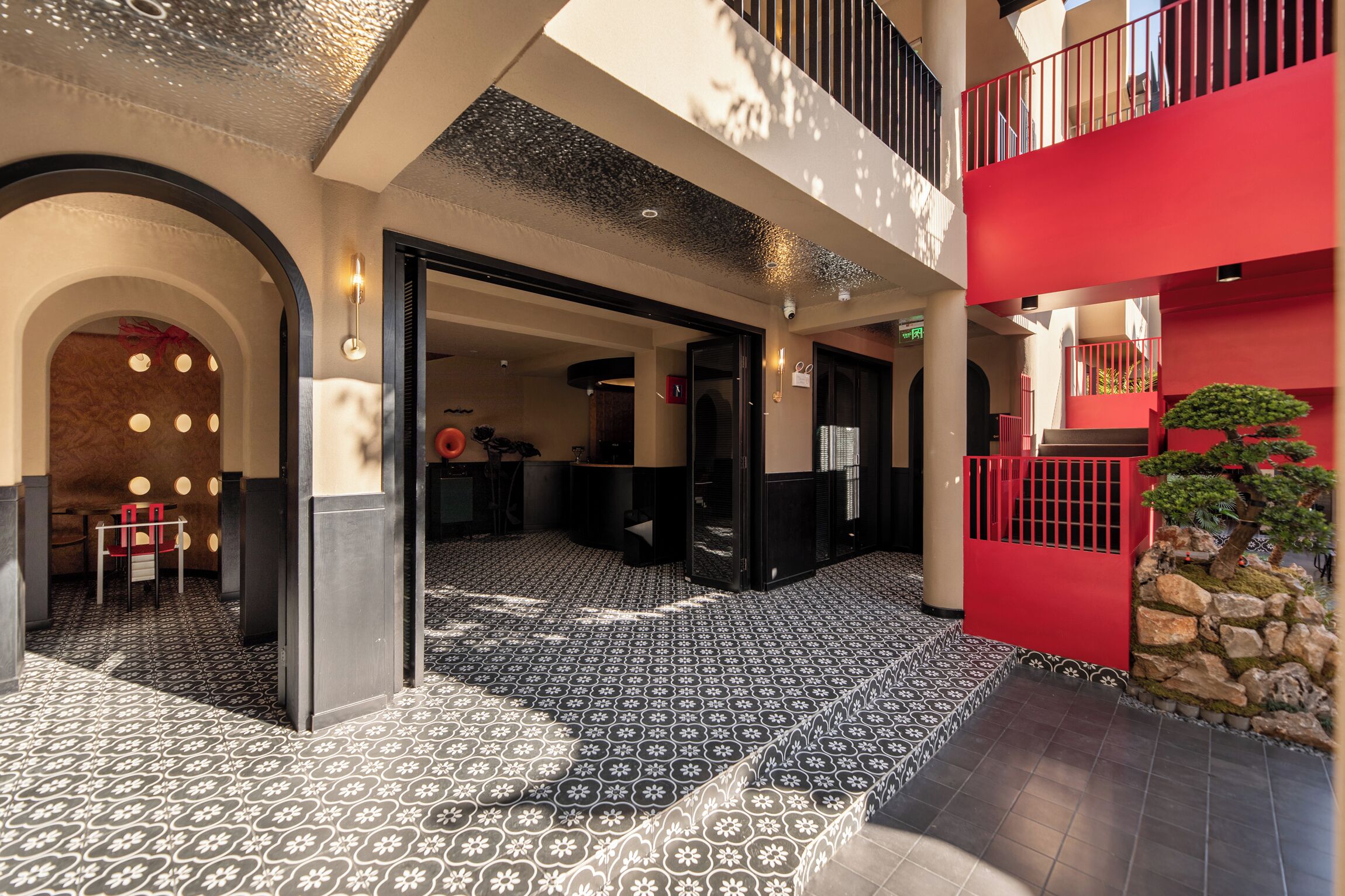 Deluxe Double or Twin Room, Courtyard View | Pemandangan dari bilik