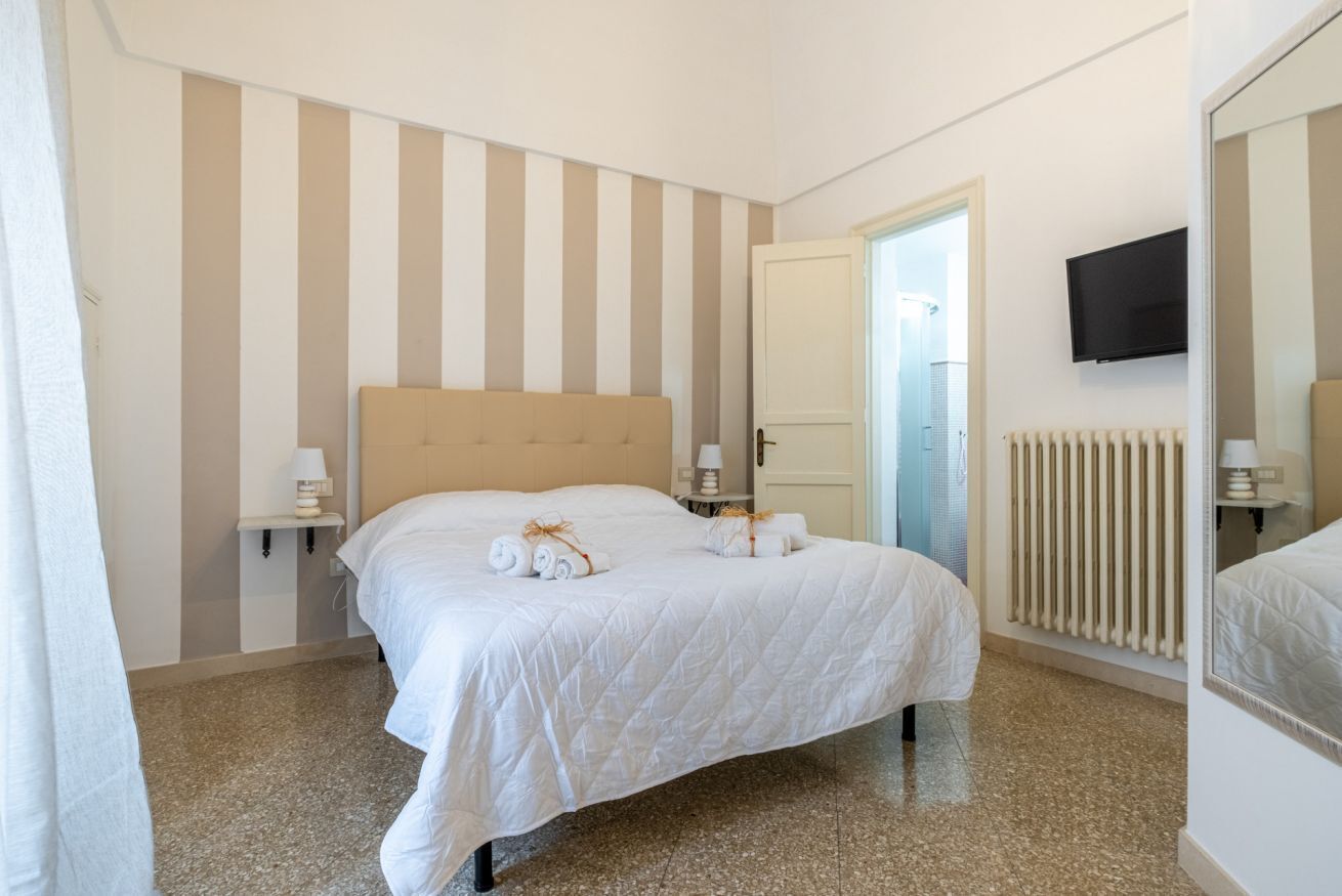 1 dormitori, planxa i posts de planxar, wifi i roba de llit 