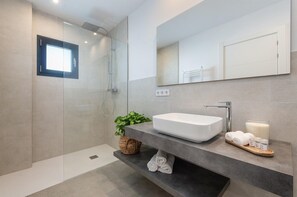 Shower - Ca Na Cati (barcarÉs) - Villa With Private Pool (Es Barcarès (alcúdia), Illes Balears)