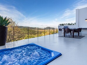 Outdoor dining - Villa in Búger with Rooftop Pool & Scenic Views (Búger)