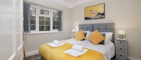 4 bedrooms, iron/ironing board