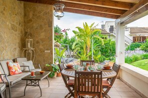 Outdoor dining - Ca Na Rosa (de Selva) - Apartment With Pool (Selva, Illes Balears)