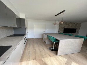 Apartment (Four-Bedroom Apartment With Sea View) | Bathroom | Shower, towels - Apartments Kalinić (Janjina)