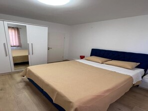 Apartment (Four-Bedroom Apartment With Sea View) | Bathroom | Shower, towels - Apartments Kalinić (Janjina)