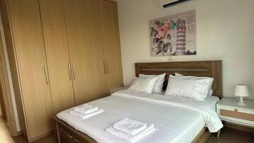 2 Schlafzimmer, BĂŒgeleisen/BĂŒgelbrett, Internetzugang, BettwĂ€sche