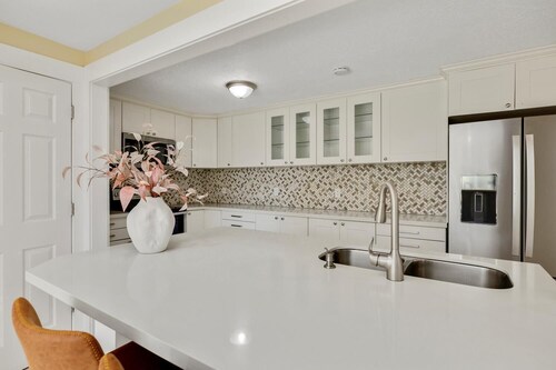 11 Guest Spacious 6-bedroom house in wonderful Clackamas with AC, WiFi