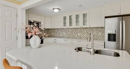 11 Guest Spacious 6-bedroom house in wonderful Clackamas with AC, WiFi