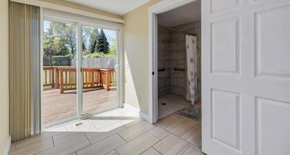 11 Guest Spacious 6-bedroom house in wonderful Clackamas with AC, WiFi
