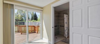 11 Guest Spacious 6-bedroom house in wonderful Clackamas with AC, WiFi