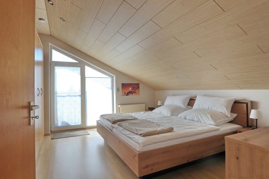 2 Schlafzimmer, Schreibtisch, Bügeleisen/Bügelbrett, Reisekinderbett