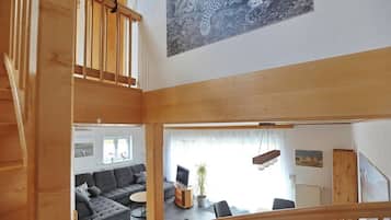 TV, books, music library, stereo