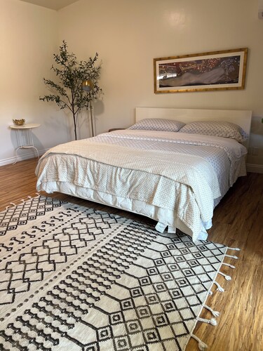 Spacious 5-Master suite house in UC Riverside with individual AC, WiFi. Enjoy!