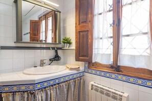 Bathroom - Villa El Terreno - House In Palma. Free Wifi (Palma De Mallorca, Illes Balears)