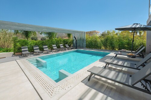 Grand Kourouta Pool Apartments