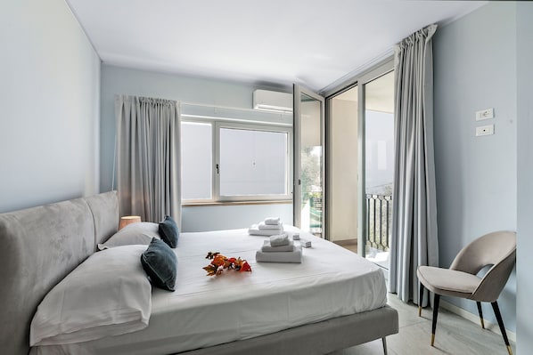 Family House, Multiple Bedrooms, 2 Bathrooms, Lakeside (Boutique apartment Giove with Pool)