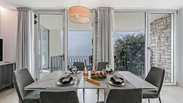 Family House, Multiple Bedrooms, 2 Bathrooms, Lakeside (Boutique apartment Giove with Pool) | Dining room