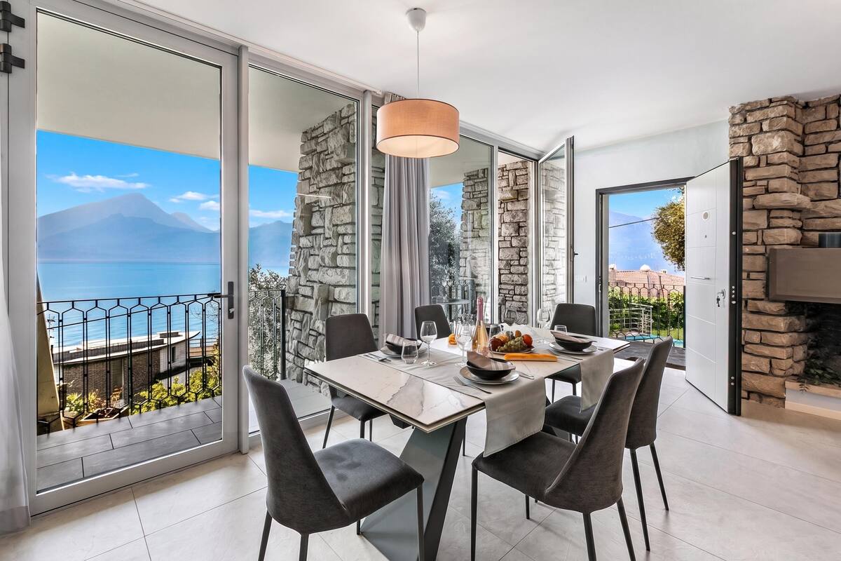 Casa familiar, 2 habitaciones, 2 baños, junto al lago (Boutique apartment Giove with Pool) | Restauración
