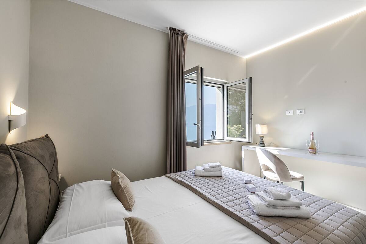 Familie huis, 1 slaapkamer, aan het meer (Boutique apartment Nettuno with Pool) | 1 slaapkamer, gratis wifi, beddengoed